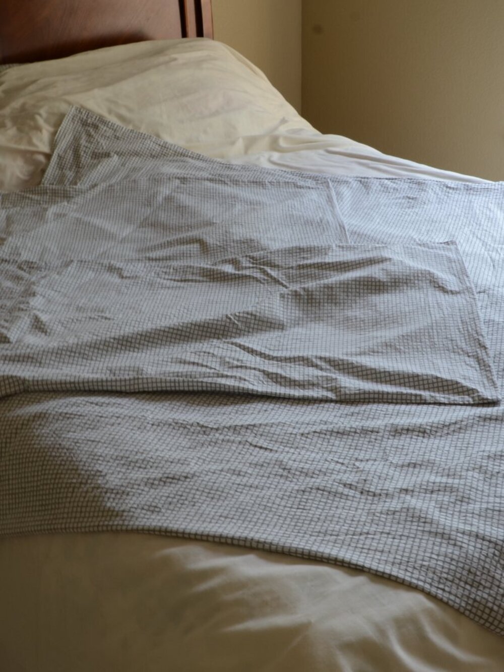 CB2 pillowcases (2), flat sheet ALL KING SIZE, grey graph